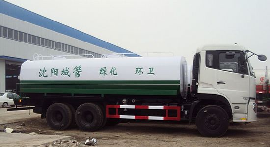 東風天龍灑水車圖片